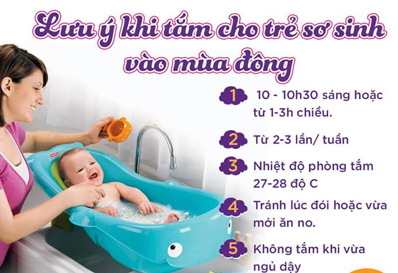 Thời gian nào phù hợp nhất để tắm cho trẻ sơ sinh là gì