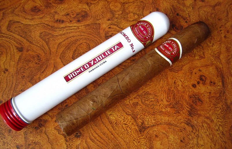 Trong tiếng Anh, xì gà được gọi là “cigar”